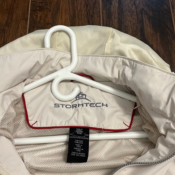 Barely worn storm tech. One stain from Coca-Cola - Picture 2 of 3